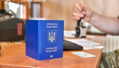 Хто зможе отримати документи за кордоном: роз’яснення від паспортного сервісу
